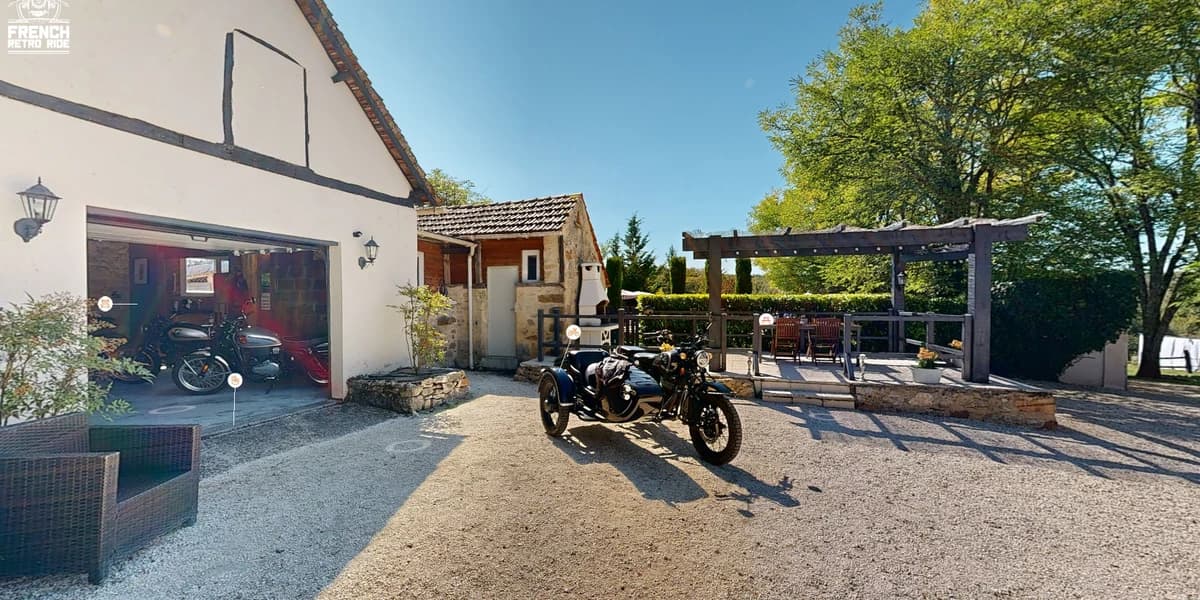 French Retro Ride - photo 1